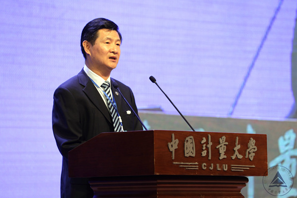 1526868623587.jpg 一帶一路標(biāo)準(zhǔn)化教育與研究大學(xué)聯(lián)盟首屆理事長(zhǎng) 中國(guó)計(jì)量大學(xué)校長(zhǎng)介紹聯(lián)盟、常務(wù)理事會(huì)和秘書處組建情況 徐拓?cái)z16.jpg