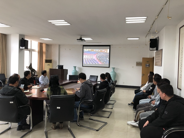 1556607301015.jpg 中量大黨員師生觀看直播3_副本.jpg