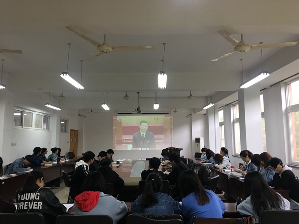 1556607289269.jpg 中量大黨員師生觀看直播_副本.jpg