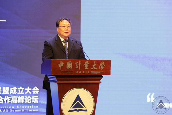 1526869259702.jpg 中國(guó)標(biāo)準(zhǔn)化協(xié)會(huì)理事長(zhǎng)紀(jì)正昆致辭 徐拓?cái)z17.jpg