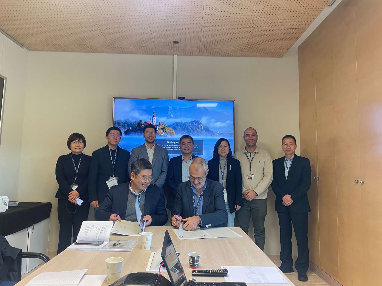 在馬德里高等材料研究院簽署校際合作協議