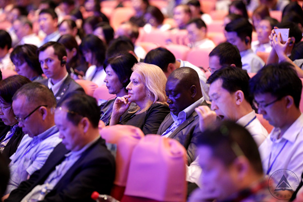 1526869369878.jpg 臺(tái)下觀眾 徐拓?cái)z22.jpg